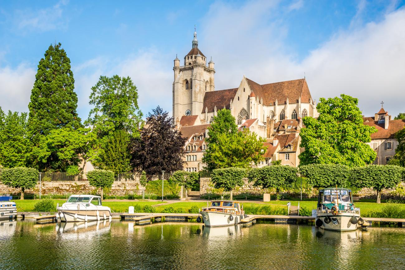 Vue de Dole et de la collégiale Notre-Dame